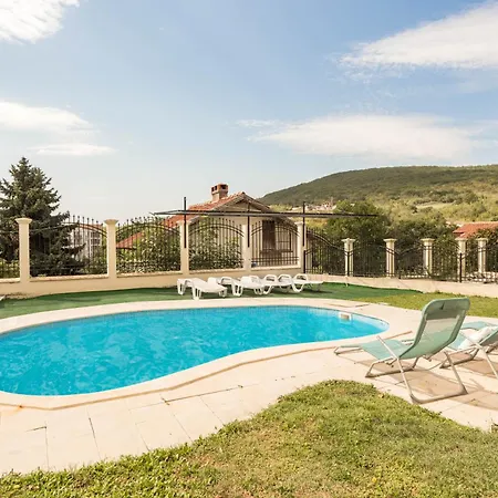 Dom wakacyjny Sineva - Pool, Bbq & Seaview Fish Fish