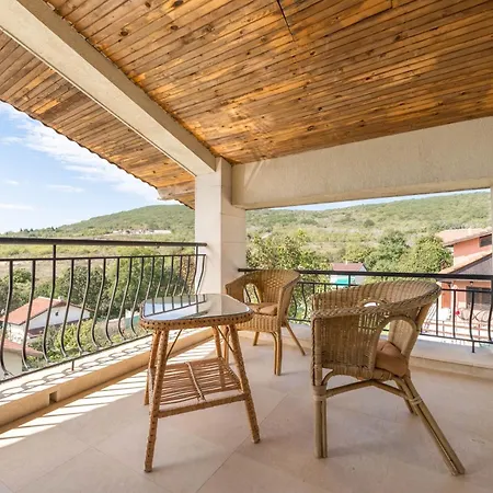 Sineva - Pool, Bbq & Seaview Fish Fish