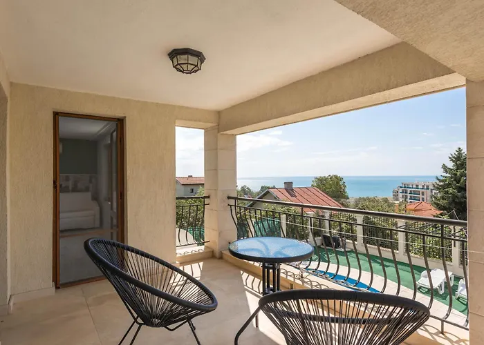 Sineva - Pool, Bbq & Seaview Ferienhaus *