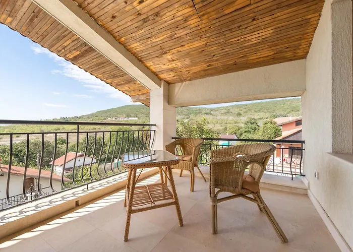 Sineva - Pool, Bbq & Seaview Fish Fish