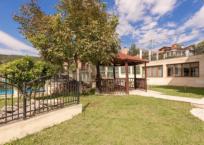 Hébergement de vacances Sineva - Pool, Bbq & Seaview Fish Fish