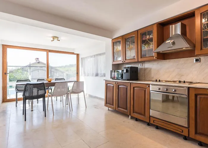 Sineva - Pool, Bbq & Seaview Hébergement de vacances Fish Fish